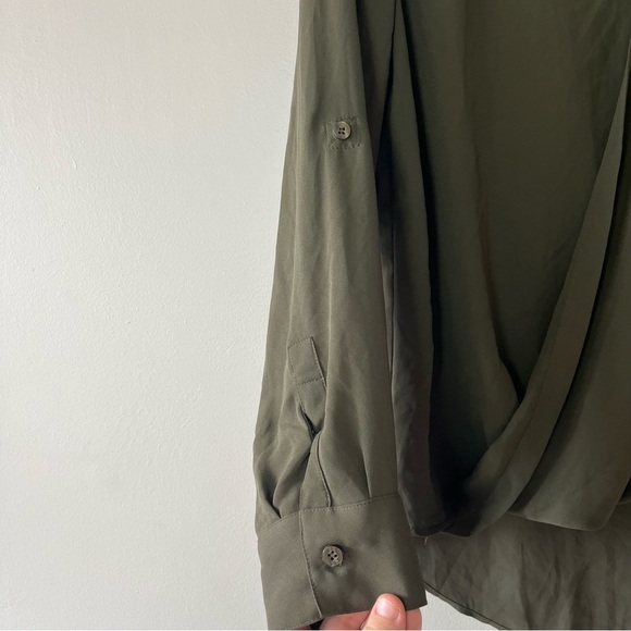 Soho New York & Company Sheer Green V-Neck Open Front Top Medium - Picture 7 of 10